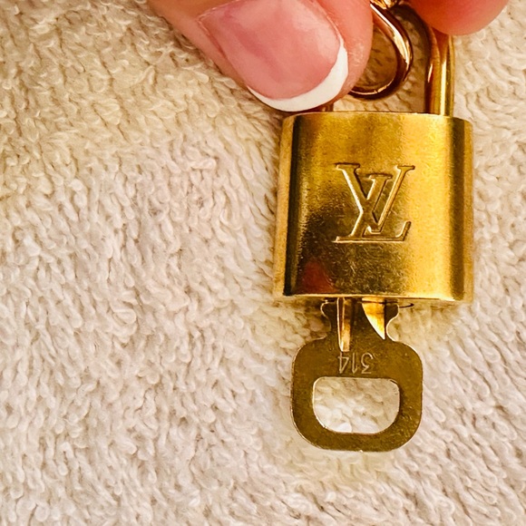 Authentic 314 pi Louis Vuitton padlock, key, necklace - Picture 2 of 4